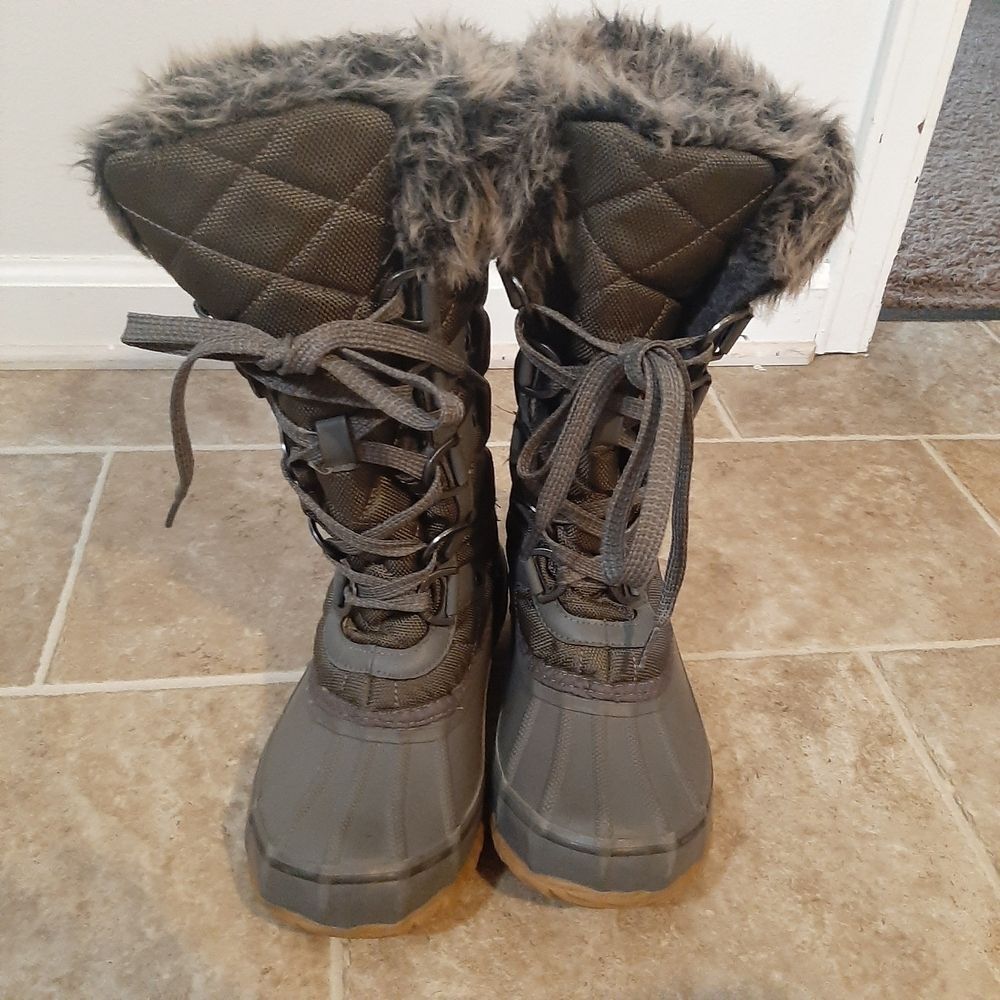 BearPaw Quilted Fur-Lined Boots - Snow Winter boot Dark Gray Size 6